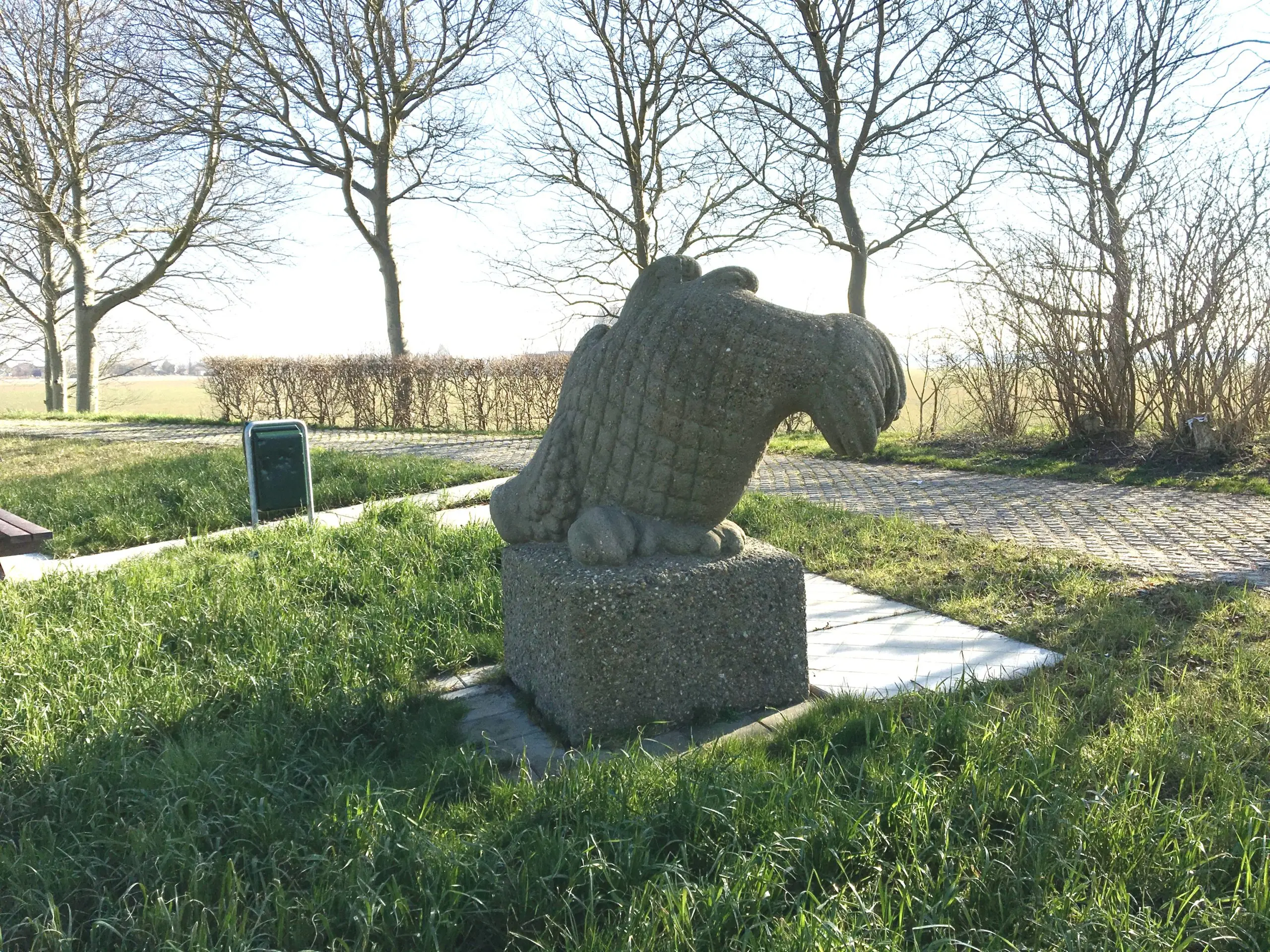 Hafen von Stavenisse mit der Mühle
